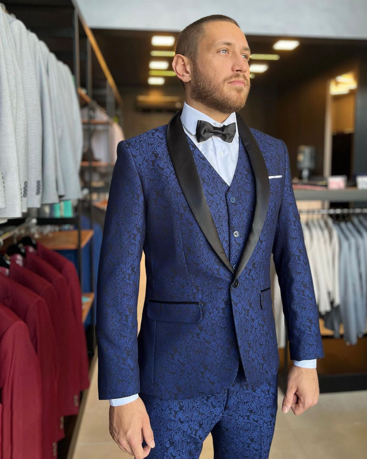 Cliente Social Express em traje sob medida